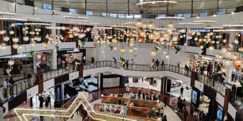 You Come Across a Variety of Shopping items and One of the Best Places to buy Western and Traditional Clothes in India.